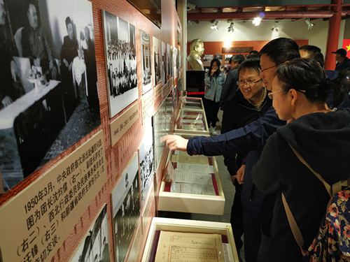 馬書記跟教師們交流文件內容_副本.jpg