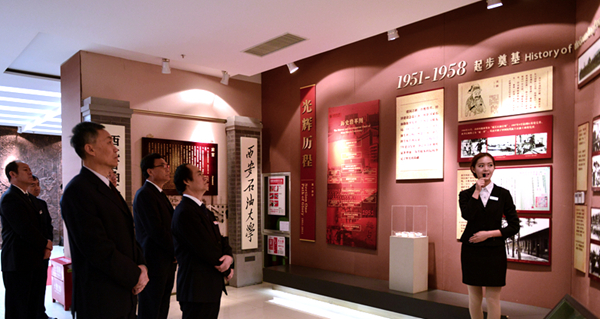 參觀校史館.jpg