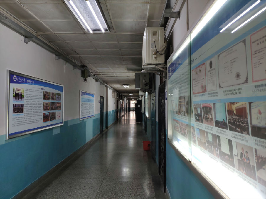學(xué)院展板.jpg