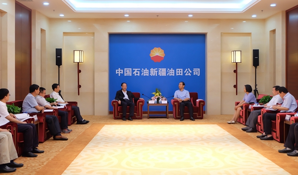 1賽云秀書記一行與新疆油田公司領(lǐng)導座談 - 副本.JPG